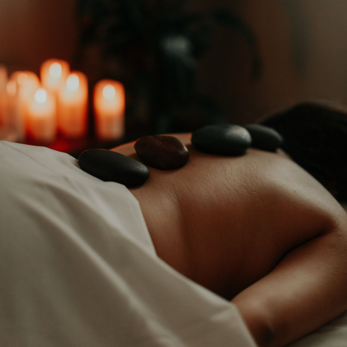 Terapia con Piedras Calientes